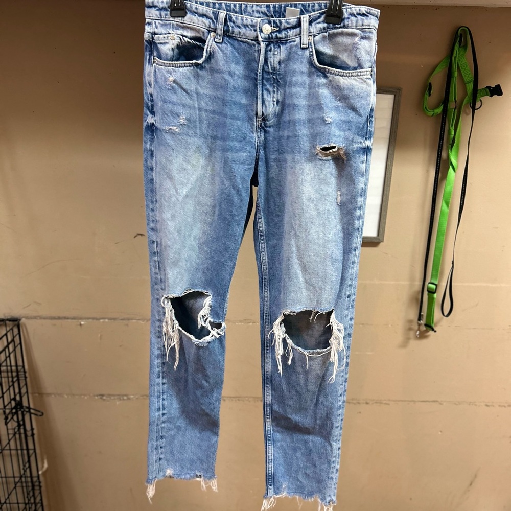 Size 6 &Denim distressed jeans. Lightwashed.